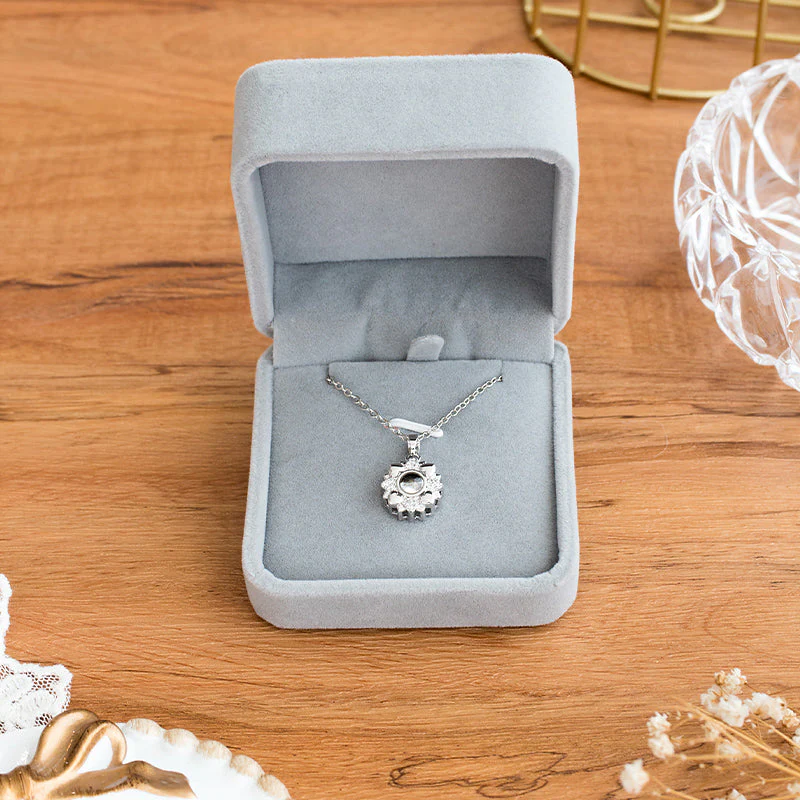 I Love You In 100 Languages Projection Necklace (Silver) - Image 10